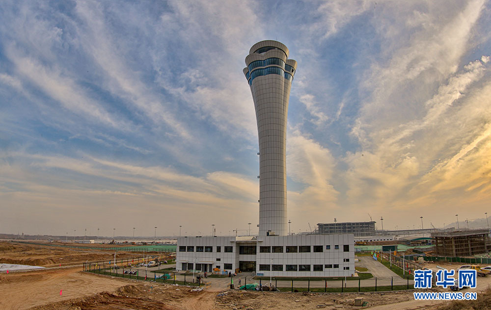 湖北鄂州花湖机场空管塔台开始安装调试设备
