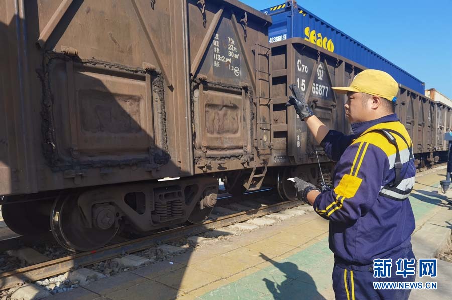 服务春耕生产 武汉铁路集团组织快运农资逾两百万吨