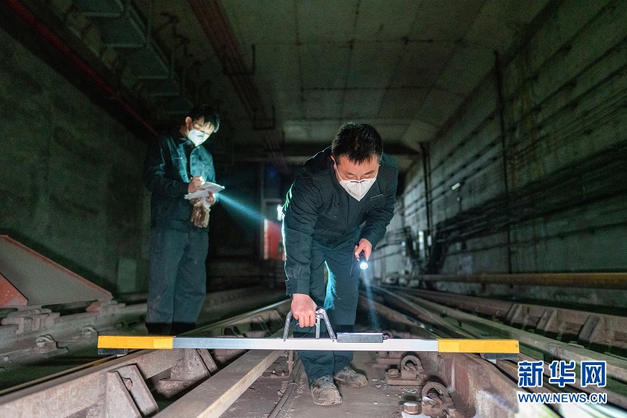 武汉：“江底守隧人”在幕后守护着每一趟列车的安全通行