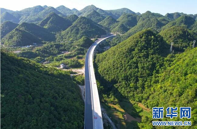 湖北鹤峰：资约303亿元 建一条致富路 留一道风景线