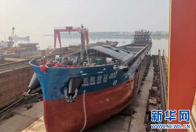 绿色高质量发展 “长航货运002”轮在湖北枝江顺利吉水