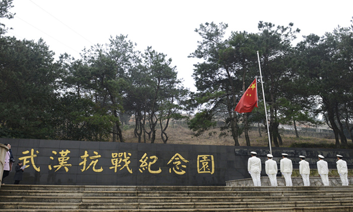 武汉多个纪念场所举行南京大屠杀死难者国家公祭日悼念活动