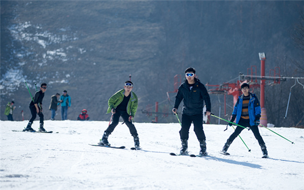 律动中国|湖北神农架开启冬季滑雪季