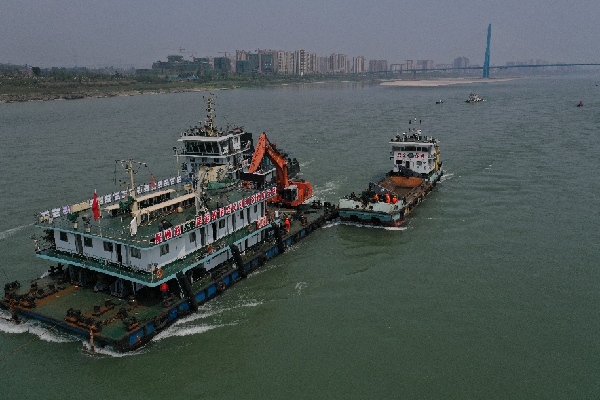疫情期間，長江航道一線維護疏浚不停工