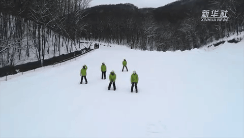 【“飞阅”中国】航拍神农架中和国际滑雪场：雪道长 滑得爽