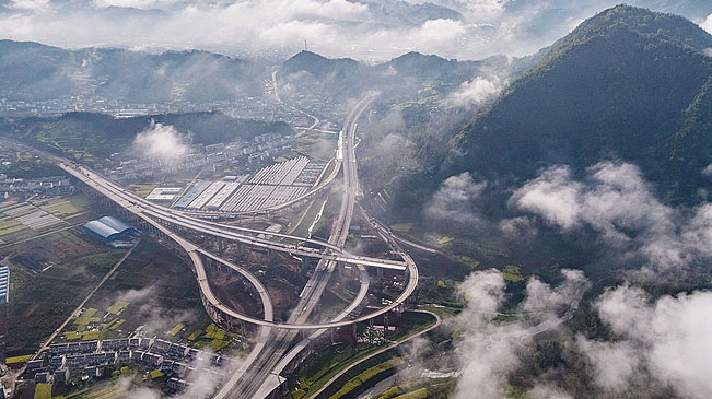 沿着高速看中国｜十巫高速建设进入冲刺阶段