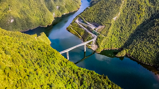 湖北鹤峰：溇水河上的“致富桥”