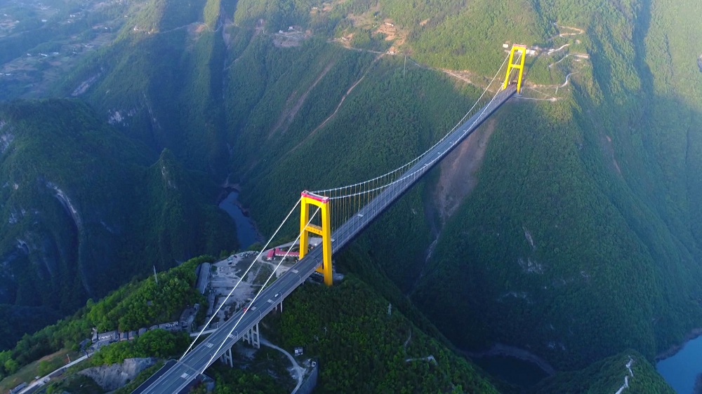 沿着高速看中国丨超级工程 天路之桥