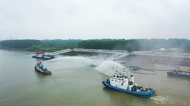 “中國石油開放日”武漢油庫碼頭舉辦大型綜合應急演練
