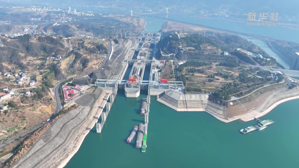 湖北宜昌：春节假期三峡船闸保障742艘次船舶安全过坝