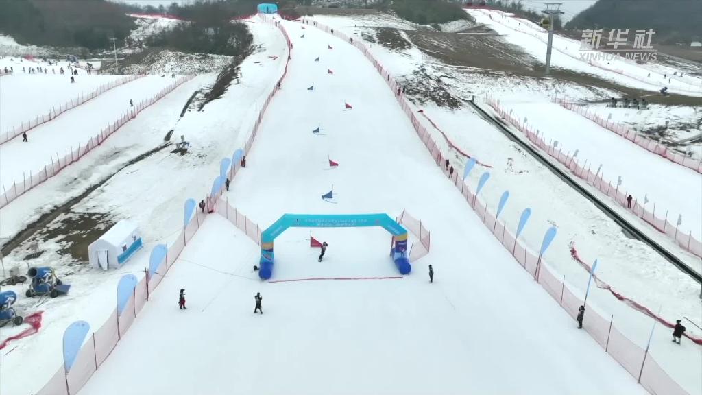 170多名滑雪运动员竞技“鄂西屋脊”