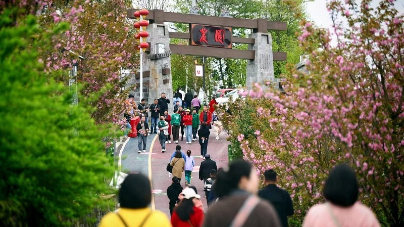 湖北恩施：春日乡村旅游热